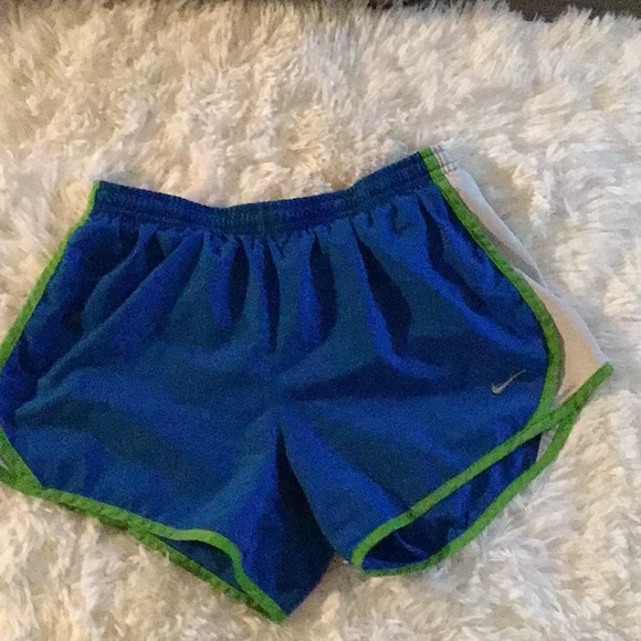 Youth Nike dri fit lined athletic shorts in great preowned condition. Size large - Picture 4 of 11